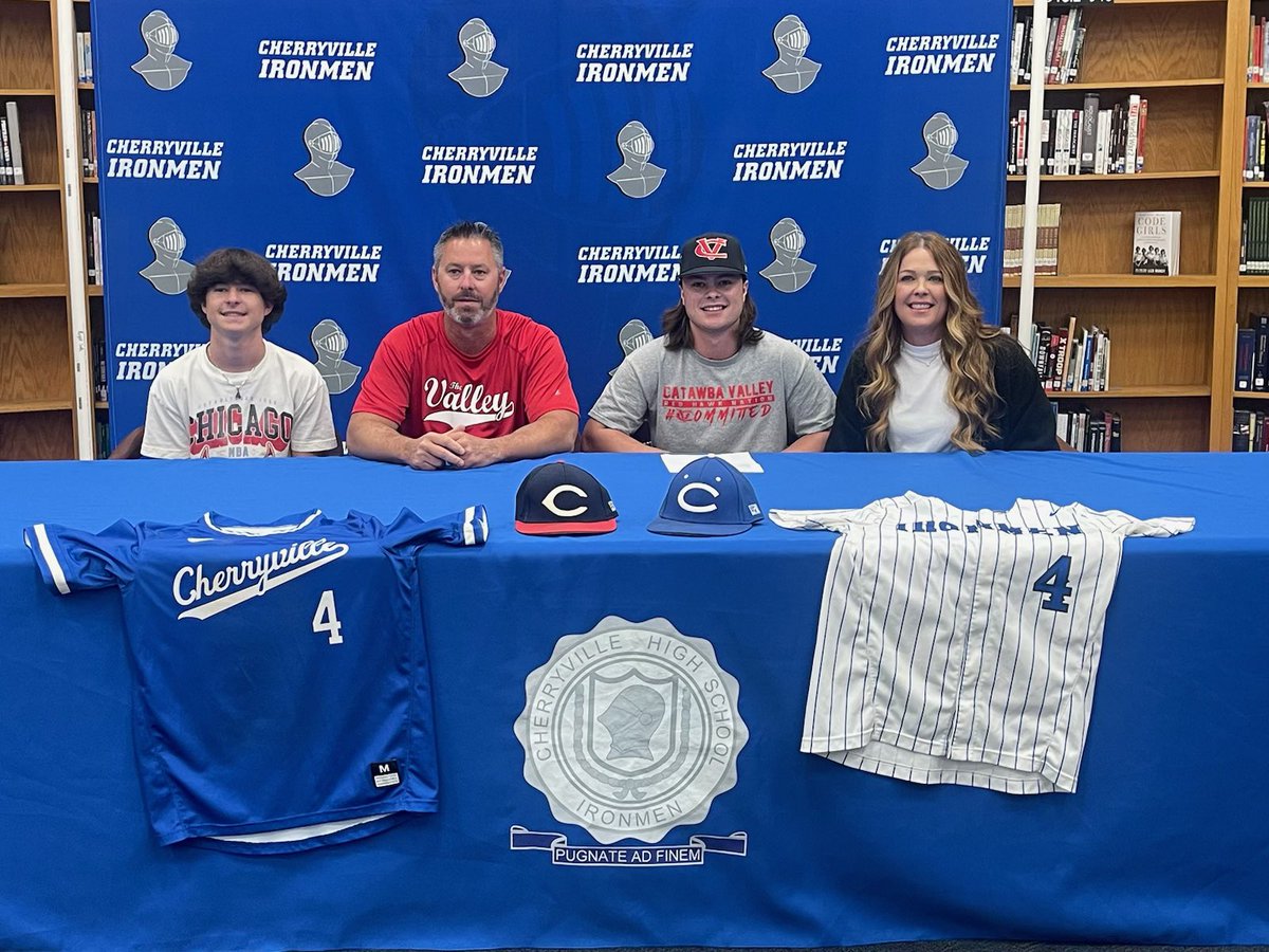 Ready to get to work! 🪶🪶 <a href="/MarshallMcD22/">Marshall McDonald</a> <a href="/Randal12Ortiz/">Randal Ortiz</a> @houstonw28 <a href="/CVCCBaseball/">CVCC Baseball</a> <a href="/chsironmenbase2/">CHSIronmenBaseball</a>