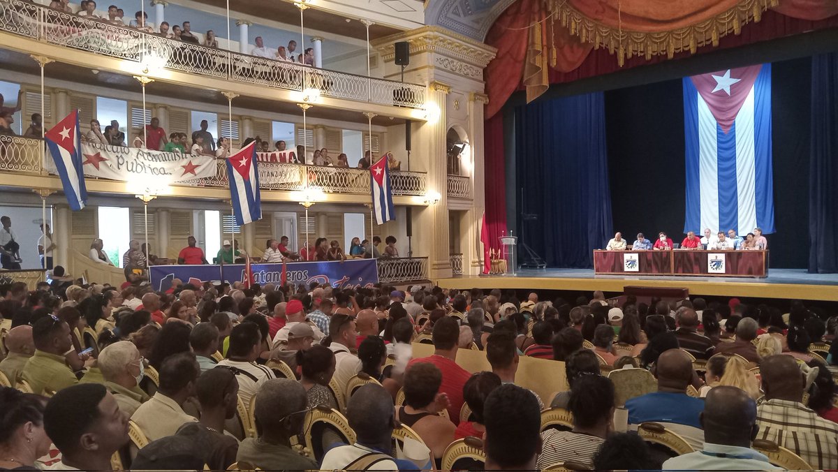 Profesores del #ipudubrocq representaron al Sidicato de Educación en plenaria realizada como parte de las actividades por el Día de los Trabajadores.
@MtzDme 
<a href="/mariofsabines/">Mario Sabines Lorenzo</a> 
<a href="/SuselyMorfaG/">Susely Morfa González</a>
#ALaPatriaManosYCorazón