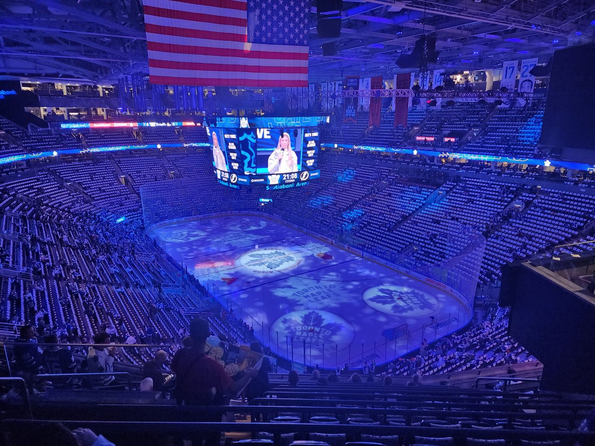 RosesBookCorner's tweet photo. Omfg I still can't believe we're here!!!!! #GOLEAFSGO #viewfromourseats
@Xposed thank you again soooo much for the tickets!!! https://t.co/YWiMLTM9yk
