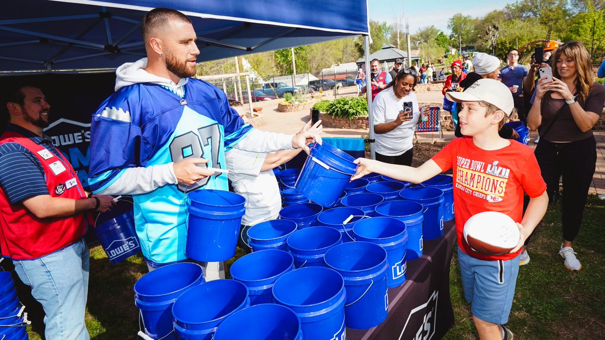 Chiefs's tweet photo. Today, @TKelce, KC Wolf, &amp; @ChiefsCheer participated in Tomato Days and helped refurbish the Beanstalk Children’s Garden, added a new shed and fencing 💛 https://t.co/khFAOxCHRq