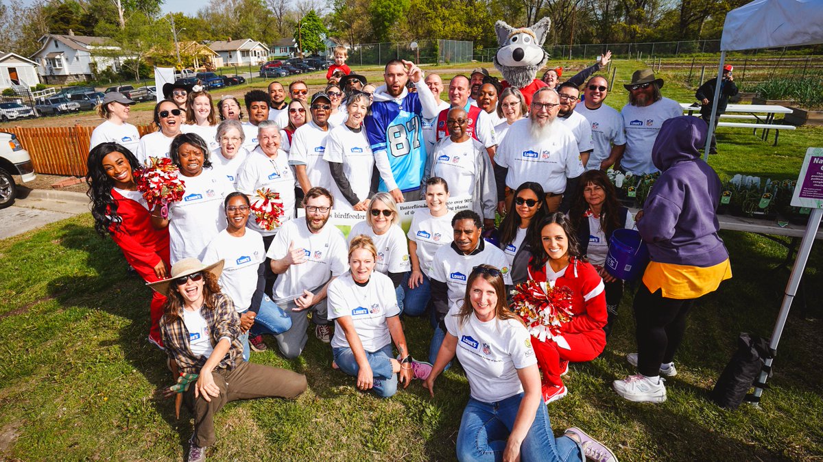 Chiefs's tweet photo. Today, @TKelce, KC Wolf, &amp; @ChiefsCheer participated in Tomato Days and helped refurbish the Beanstalk Children’s Garden, added a new shed and fencing 💛 https://t.co/khFAOxCHRq
