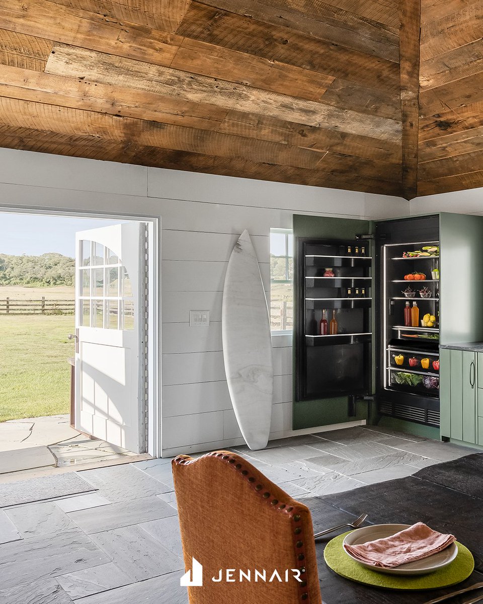Elevate the unexpected. By blending high-end appliances with more traditional design elements, you can create a unique space that reflects your personal style. 

Featuring JennAir® Panel-Ready Built-In Column Refrigerator.

#JennAirCanada