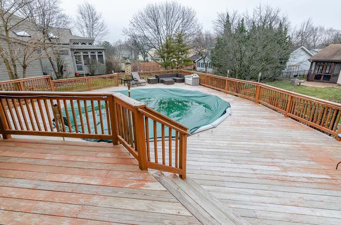 ginaaa's tweet photo. Matt and I close on our first home tomorrow and it’s emotional 😭 We’ve both worked so hard for this and I cannot wait to move in in a couple of weeks and settle. Look at our badass pool and deck!! https://t.co/VhUACHJ00F