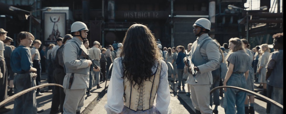 BiaHutche1's tweet photo. Muito orgulho de ser tributo, esse trailer está impecável 

HUNGER GAMES TRAILER https://t.co/n3WMUQbRKm