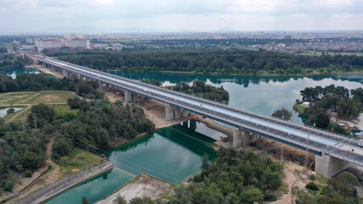 Cumhurbaşkanımız <a href="/RTErdogan/">Recep Tayyip Erdoğan</a>'ın canlı bağlantıyla katılacağı törenle ulaşıma açılacak.

✅ Adana 15 Temmuz Şehitler Köprüsü

↔️ Uzunluğu 1,7 kilometre
🔢 Karbon salınımını yılda 4 bin 224 ton azaltacak
🎯 Vakitten ve akaryakıttan yıllık 286 milyon TL tasarruf sağlayacak