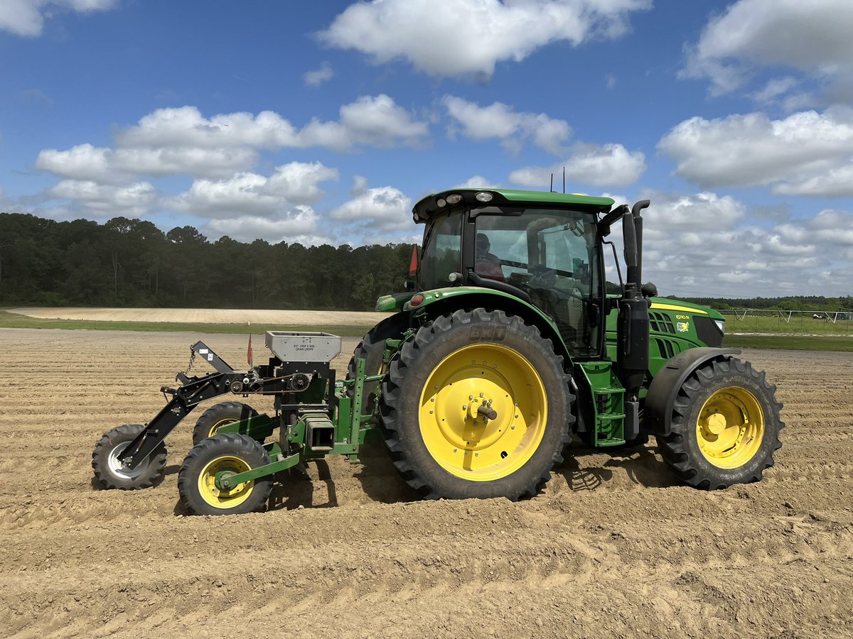 AU_PrecisionAg's tweet photo. The week is not over yet but we sure had some long productive days wrapping up corn #plant23 and collecting data in #onfarm studies. Time to switch gears and begin cotton and peanut #plant23!! #research23 #corn #agtechresearch @CropSoilUGA @UGA_CollegeofAg https://t.co/hHiQGEvIEb