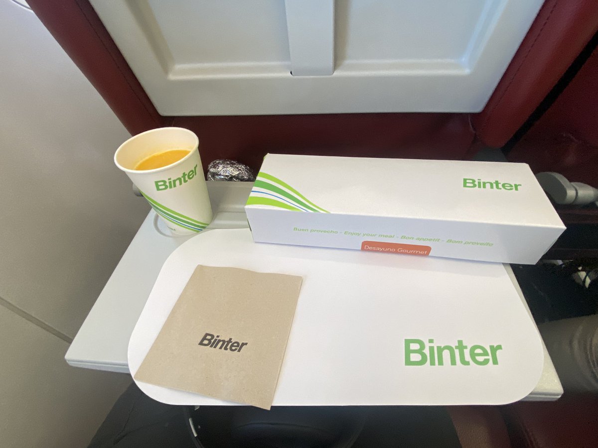 IbroSecoyCo's tweet photo. @BinterCanarias se sale… así se hace… ejemplo de que con poco se puede hacer feliz a tus pasajeros, MUCHAS GRACIAS, vuelo Gran Canaria a Granada-Jaén. #desayunosconencanto #volandoconbinter #binter https://t.co/g1iTkkAjF9