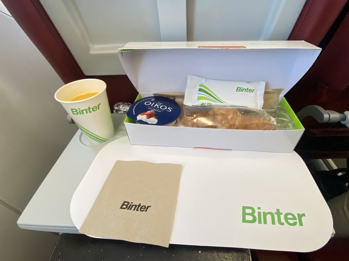 IbroSecoyCo's tweet photo. @BinterCanarias se sale… así se hace… ejemplo de que con poco se puede hacer feliz a tus pasajeros, MUCHAS GRACIAS, vuelo Gran Canaria a Granada-Jaén. #desayunosconencanto #volandoconbinter #binter https://t.co/g1iTkkAjF9