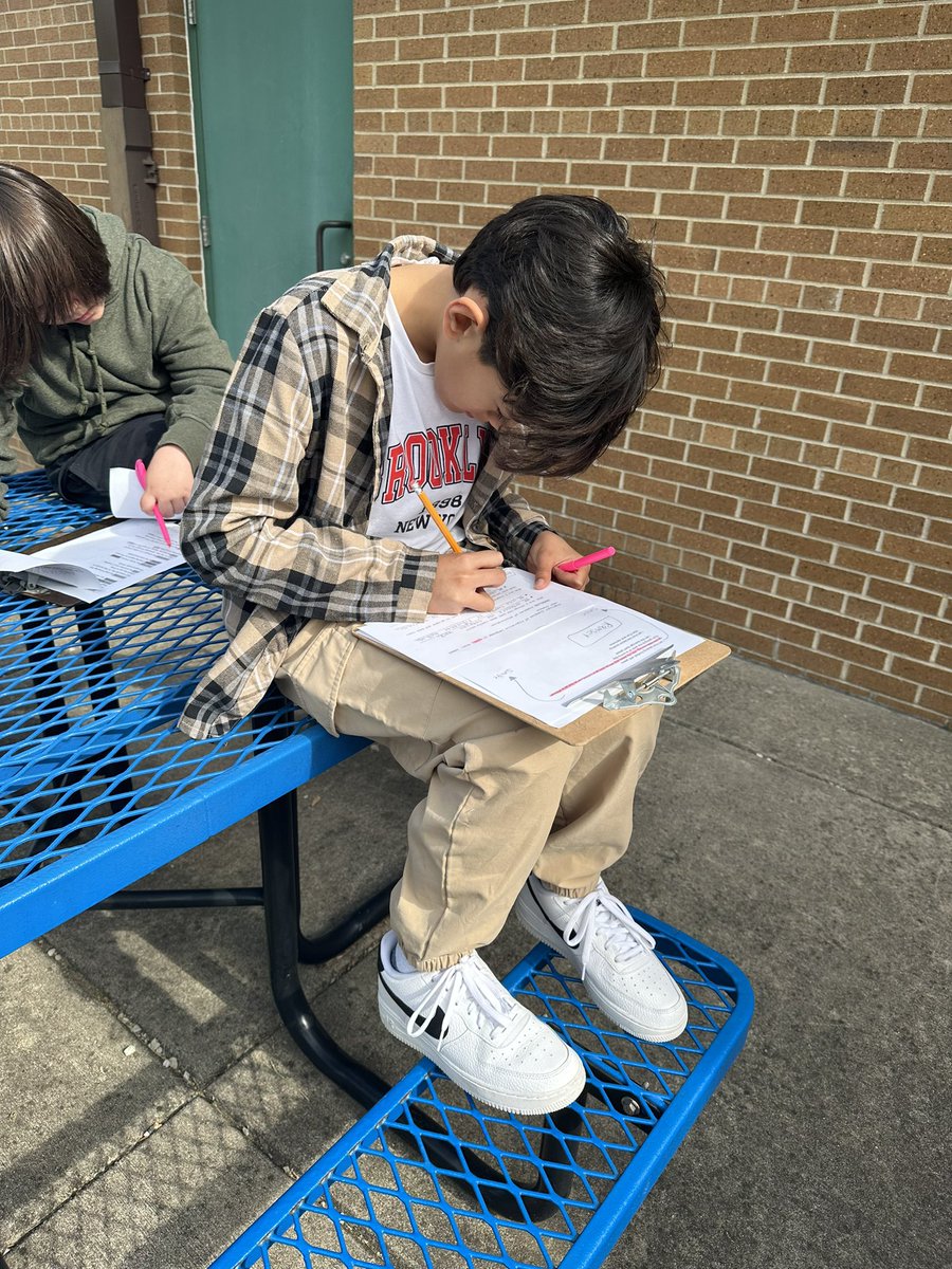 jmathews502's tweet photo. We took advantage of the beautiful weather today &amp; peer reviewed our poems outside ☀️🌷✏️ 

We can’t wait to put the finishing touches on our “Where I’m From” poems after reading &amp; analyzing KY native @alreadylily’s original 🥰 https://t.co/LXSoUF8rVH