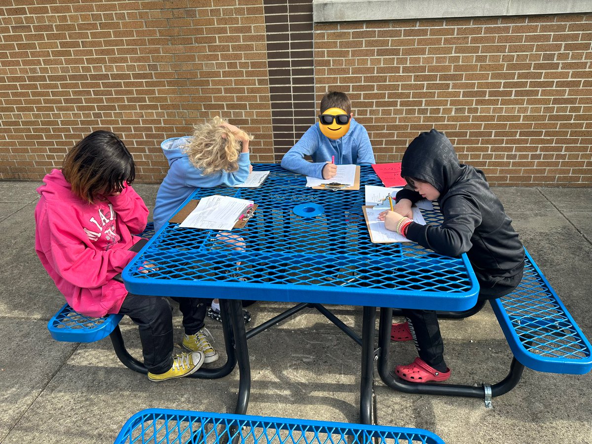 jmathews502's tweet photo. We took advantage of the beautiful weather today &amp; peer reviewed our poems outside ☀️🌷✏️ 

We can’t wait to put the finishing touches on our “Where I’m From” poems after reading &amp; analyzing KY native @alreadylily’s original 🥰 https://t.co/LXSoUF8rVH