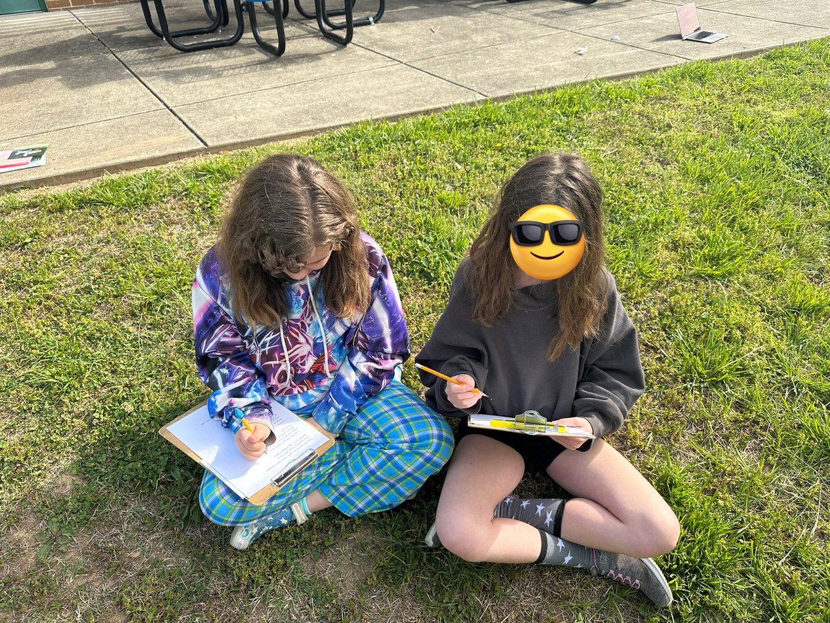 jmathews502's tweet photo. We took advantage of the beautiful weather today &amp; peer reviewed our poems outside ☀️🌷✏️ 

We can’t wait to put the finishing touches on our “Where I’m From” poems after reading &amp; analyzing KY native @alreadylily’s original 🥰 https://t.co/LXSoUF8rVH