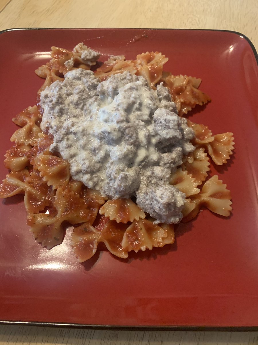 IAmEliGonzalez's tweet photo. Hello #Mets fans. I hope you had a wonderful & productive day. Tonight I cooked and made a Bowtie pasta with marinara sauce and I topped it off with a Parmesan and Ricotta cheese sauce with ground beef. Looking forward to watching the game tonight. #LGM #Dadcooks #BuenProvecho https://t.co/kqkIobJQjZ