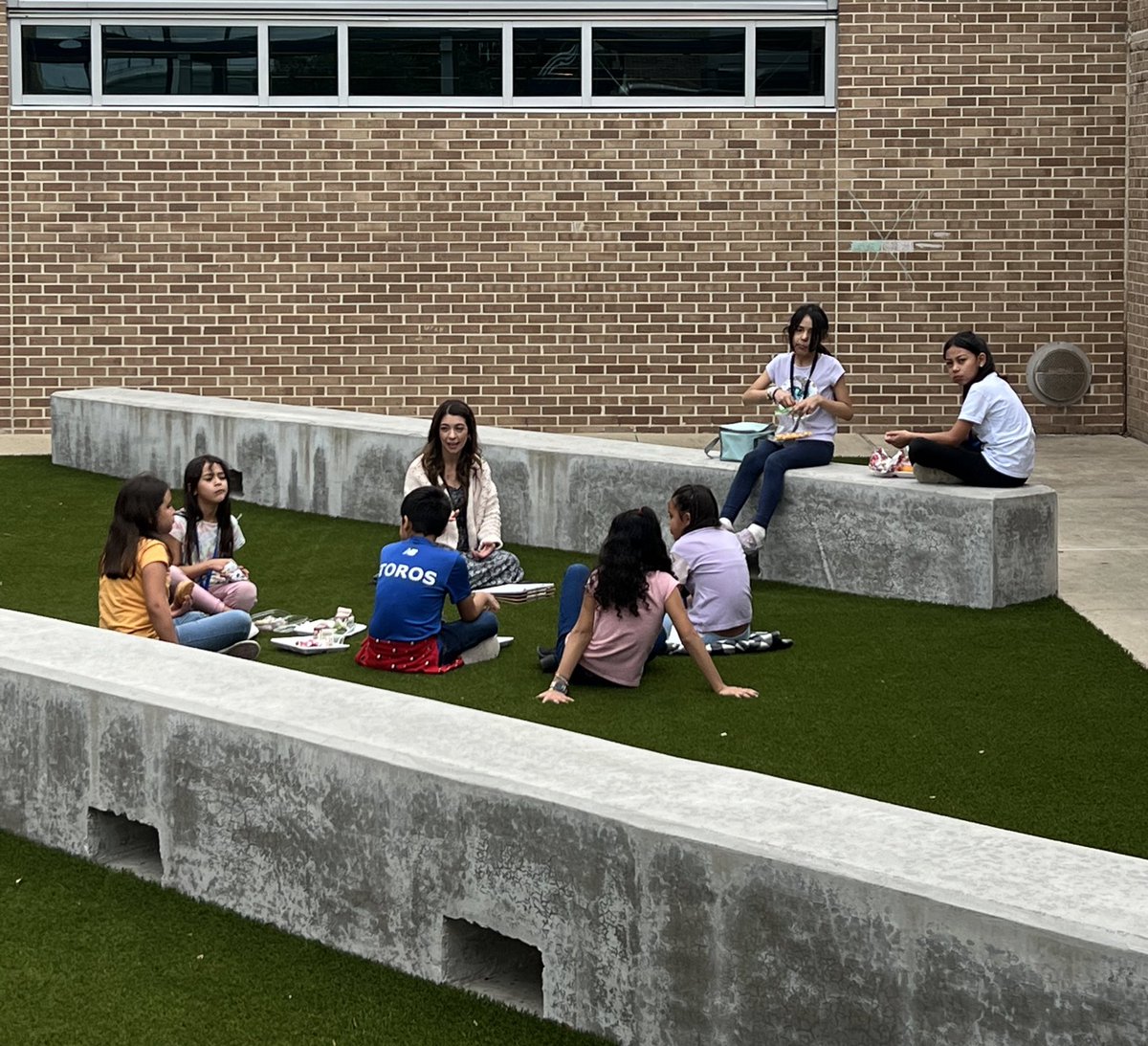 I see  👀 one of our counselors conducting a lunch bunch small group!  💙💙💙 <a href="/CounselorsBane/">Counselors at Bane</a> <a href="/BaneElementary/">Bane Elementary</a>