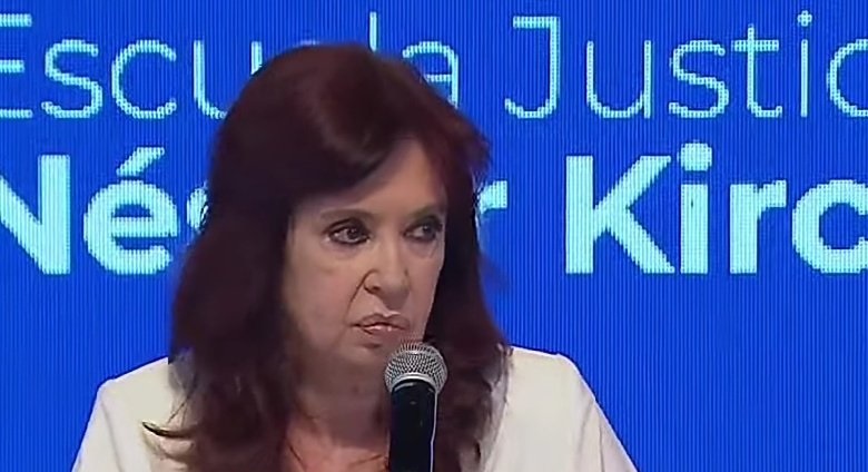 Confirmado, Cristina es bilingüe... habla castellano y pelotudeces