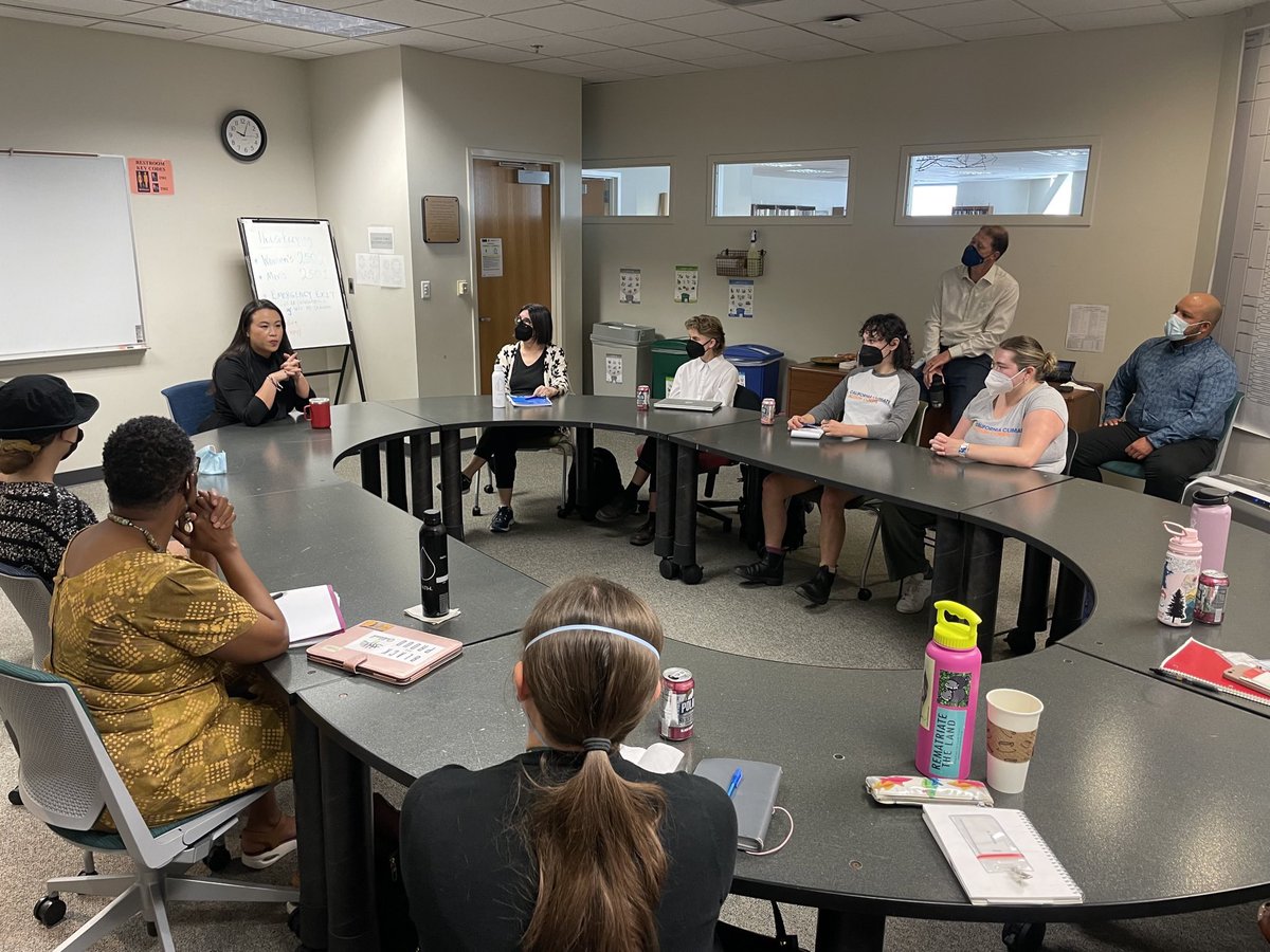 Sheng_Thao51's tweet photo. I had the pleasure of meeting with our Oakland Climate Fellows to discuss ongoing projects making Oakland a more resilient place when it comes to climate change. I am thrilled to be working collaboratively with these amazing leaders to move the needle on this important issue. https://t.co/DQiL3Xu4av