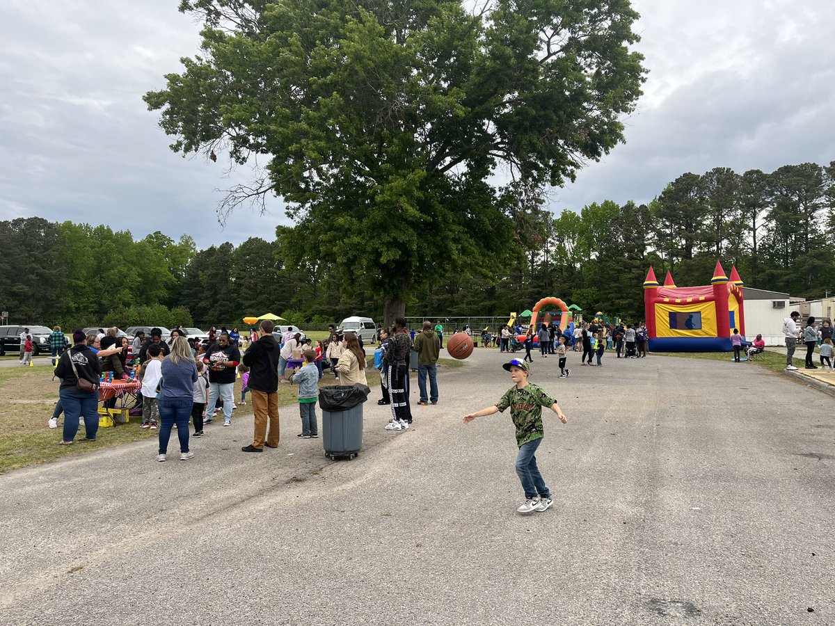 SOL Carnival is in full swing! #SPSBuildingAchievers #BuildingtheBestSPS #PrideoftheHerd