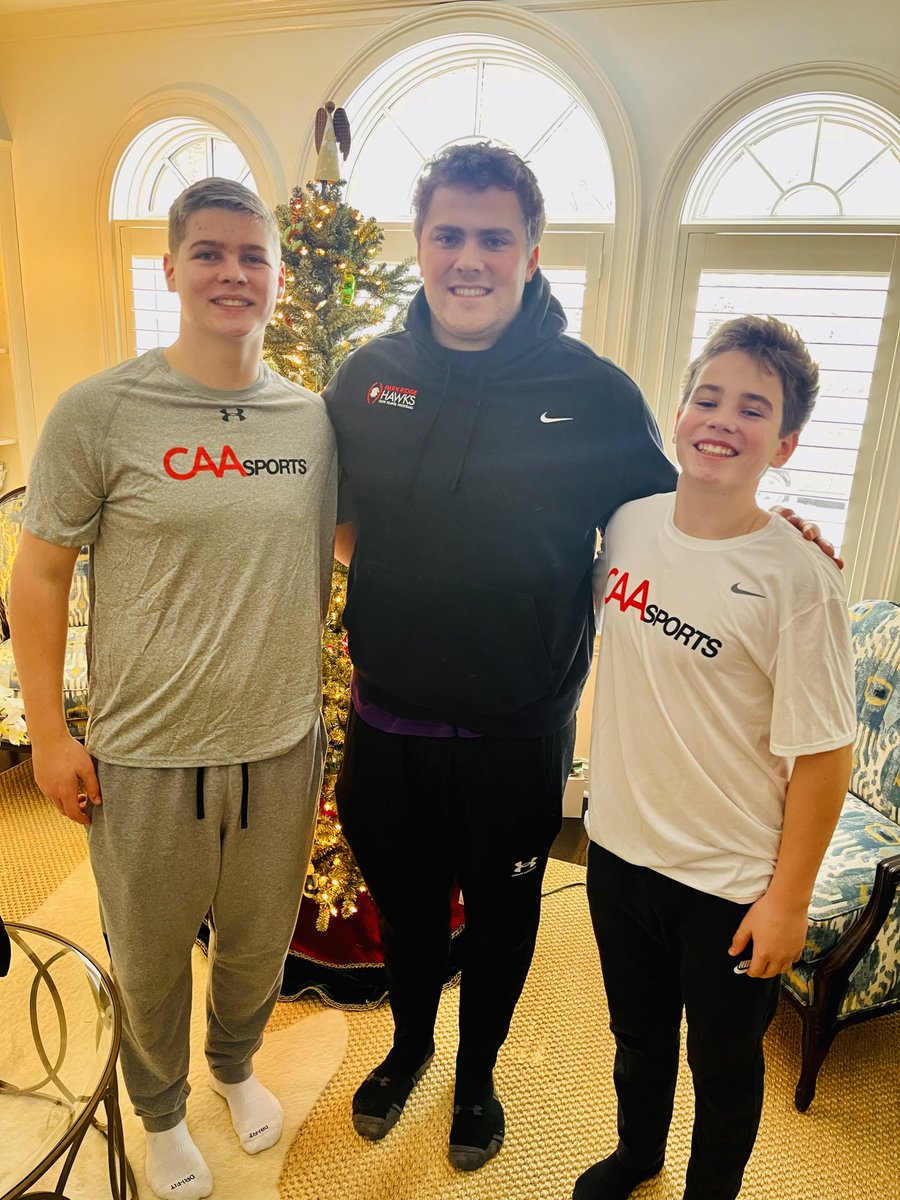 jeffkilburg's tweet photo. Team Kilburg pulling for Big Pete @PSkoronski tonight in the @NFL draft! 💥 #earnedeverything
We want u to come to @Titans but, u will be taken off the board way before #11 slot
@KilburgJackson @kilburgcarter https://t.co/stc7nj5jtO