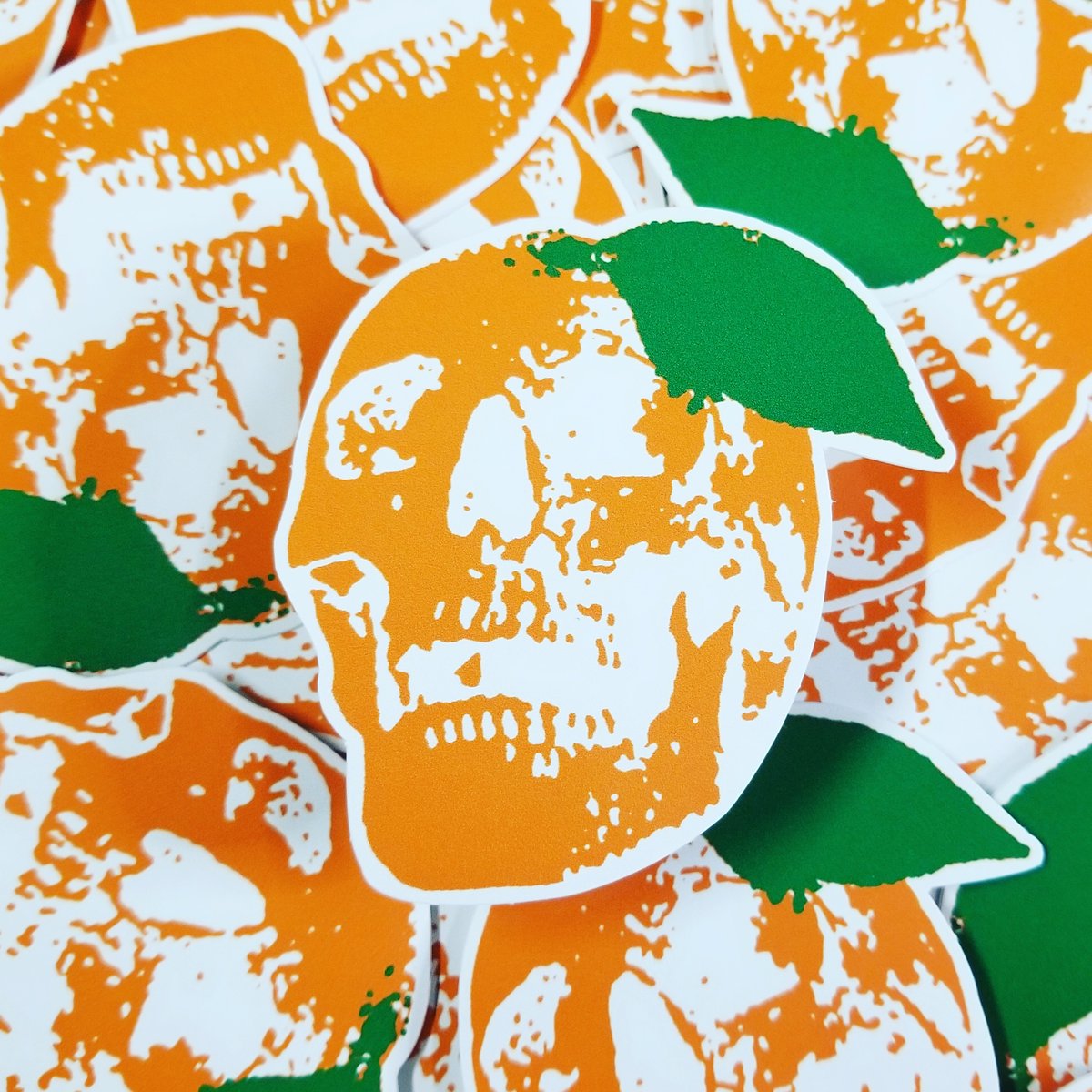 5thWaveStickers's tweet photo. 🍊🍋🍊 ORANGE JUICE ANYONE?

 Stickers made for @Mento_vivere 
 
Get custom stickers made today!

Easily order online at
https://t.co/CZlwzy5QNk

#VINYLSTICKERS #STICKERPORN #FRUITSKULL #FORBIDDENFRUIT #FRUITSTICKERS #SKULLSTICKERS #REMEMBERTOLIVE https://t.co/jMbCfjlvkq