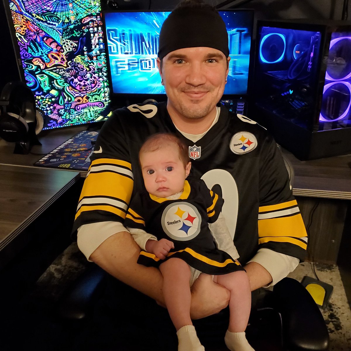 SwipeyVibe's tweet photo. #NFLDraft day baby! Who we taking in the 1st? #Steelers https://t.co/jFstFHjDu5