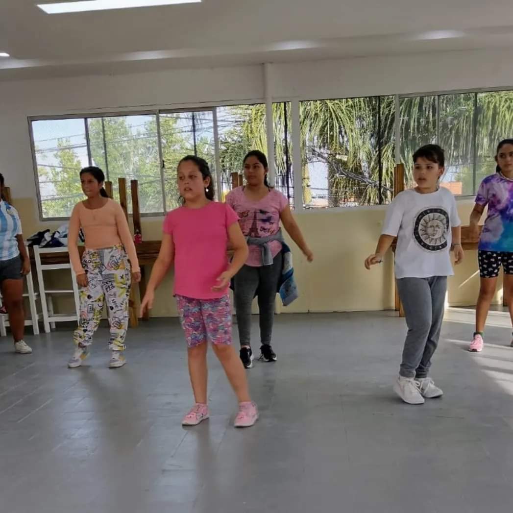 vivientigre's tweet photo. #Hoy !Clase de reggaeton y danza urbana  para niños ( de 10 o + ) y adolescentes dirigido por Dani Casui !! En nuestro Centro Cultural San José Tábanos 

Felicitaciones, chicos !! 

@ZamoraJulio https://t.co/CmSHMSBMyM