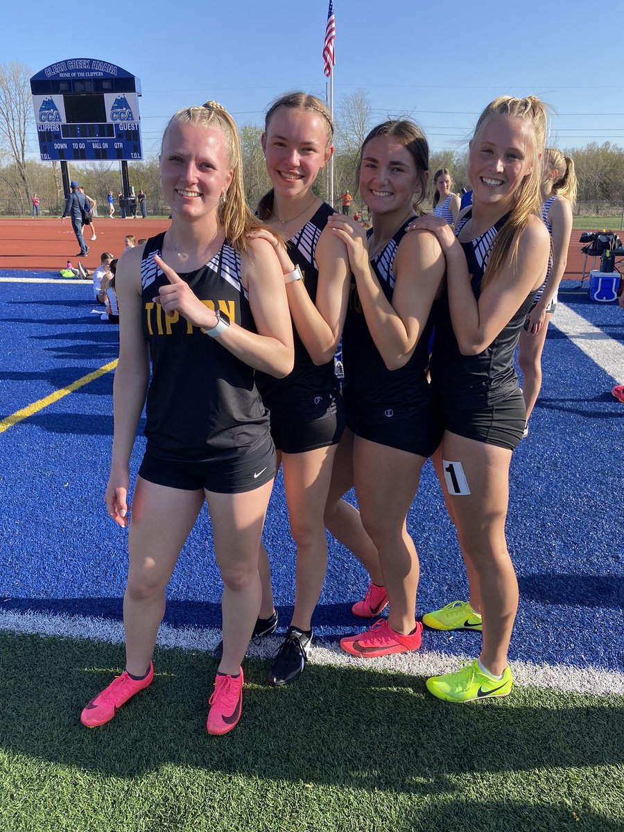 The 4x800 stays unbeaten with a season best 10:00.18!