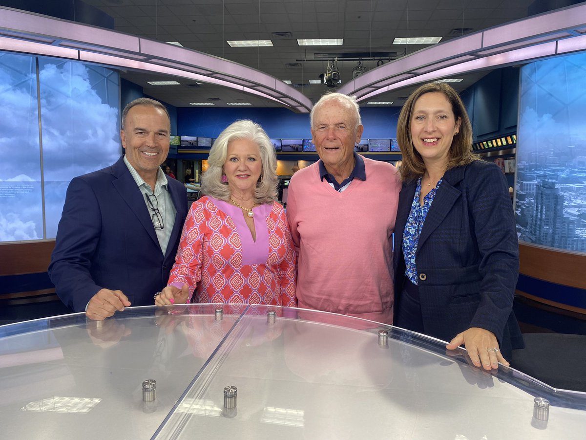 WLKYDebbie's tweet photo. Blessed to spend time with my current and former boss and  awesome news director @CGlennHaygood @Andrea_Stahlman https://t.co/7O9sLvx2Zp