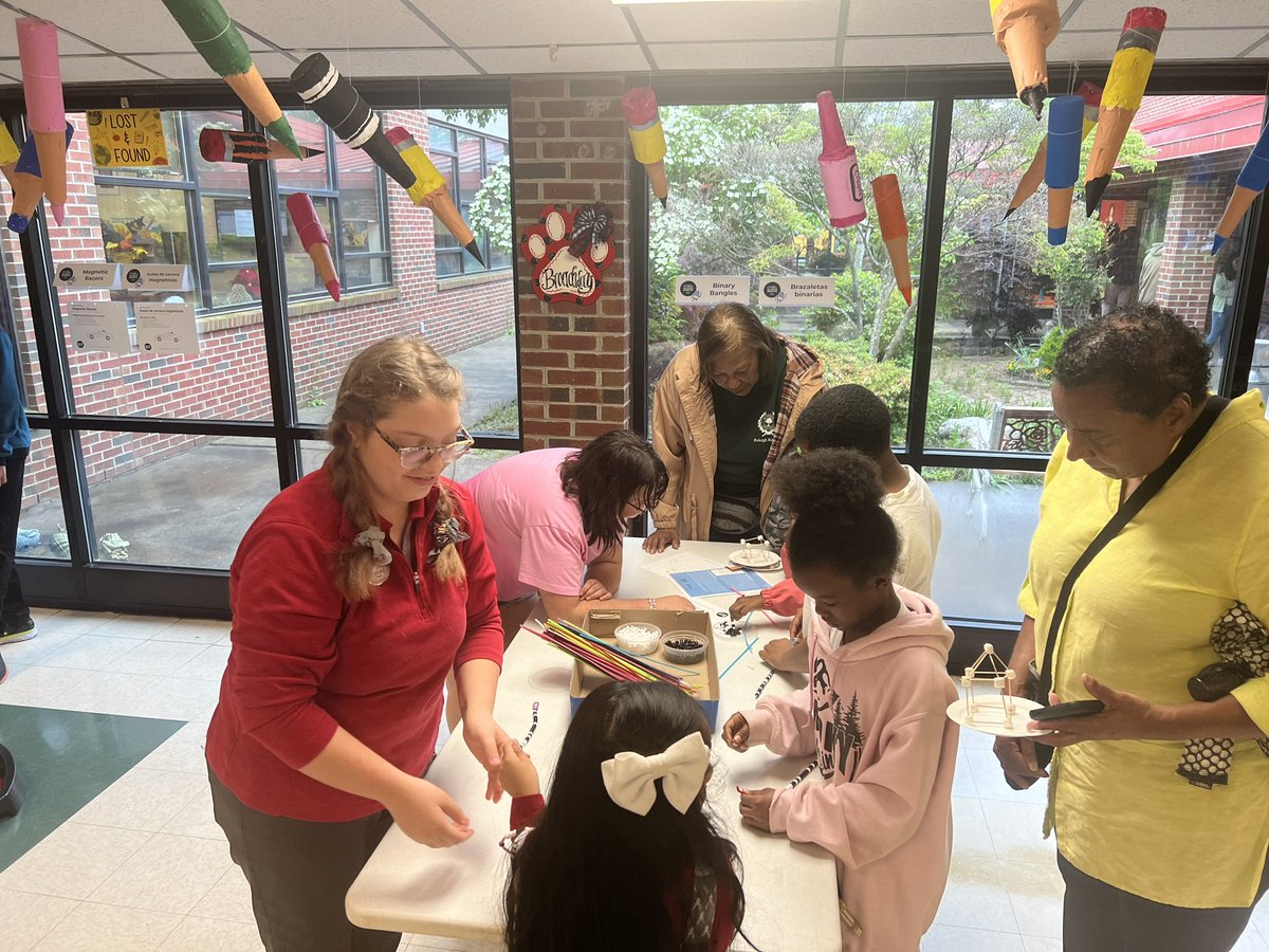 Stem stations, art show, and book fair! Oh my! Thanks for the invite <a href="/emma_menasmith1/">Emma Smith</a>.
So much learning going on @BWayWildcatsNC! And I found  <a href="/LEC_CCCC/">Lee Early College</a> students making STEM come to life for elementary students! <a href="/leecosupt/">Andy Bryan</a> <a href="/leecoschoolsnc/">Lee County Schools</a>