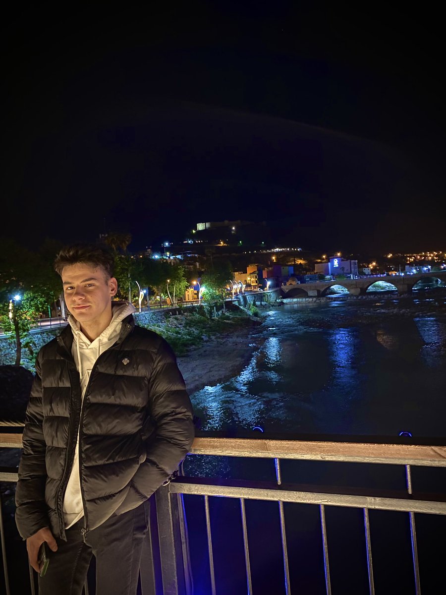 Seni de candan bilip sevecek sandım
