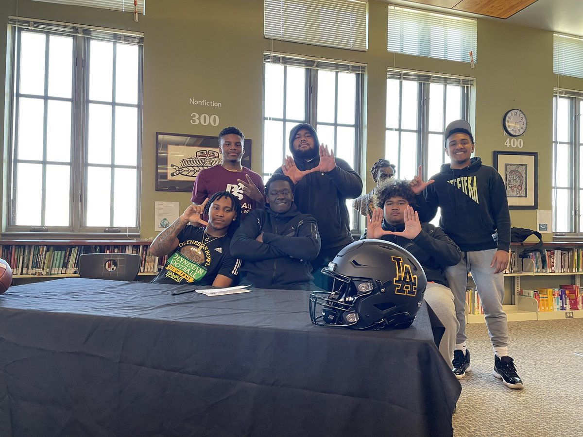 football_abes's tweet photo. Congrats to our 3 seniors who signed today at our third signing day for this great class of 2023. 
John John Nelson - UPS
Daniel Wani - UPS
Drake Granberry - Shasta College

#LincolnDNA https://t.co/DNsq7NhKCH