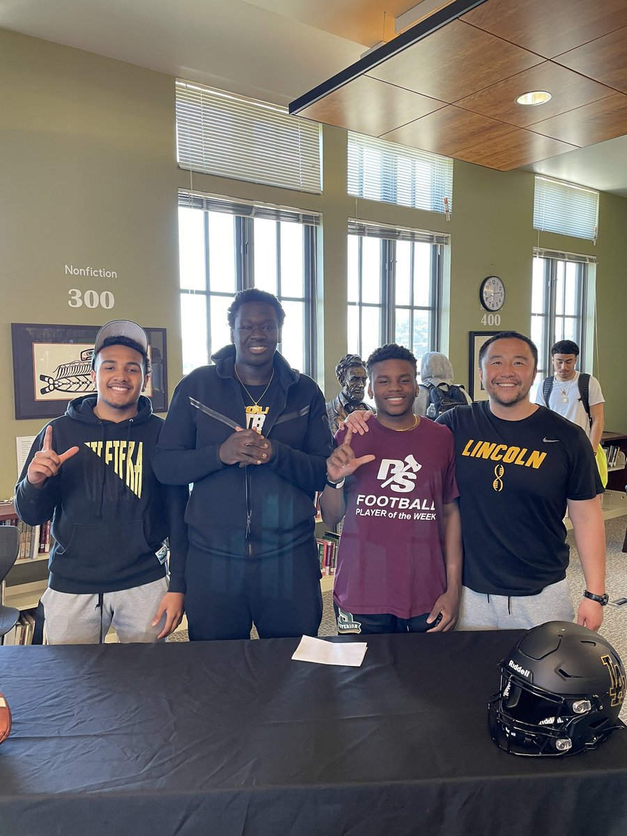 football_abes's tweet photo. Congrats to our 3 seniors who signed today at our third signing day for this great class of 2023. 
John John Nelson - UPS
Daniel Wani - UPS
Drake Granberry - Shasta College

#LincolnDNA https://t.co/DNsq7NhKCH
