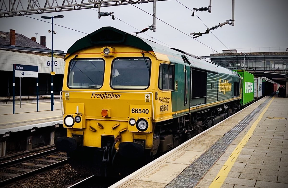 A few photos from today’s filming at Stafford with 27/4/23 #Class390 #Class66 #Shed #Class88 #QuietCat #RailwayPhotography #Stafford @Flying_Vixen @AvantiWestCoast @DBCargoUK @DRSgovuk @RailFreight