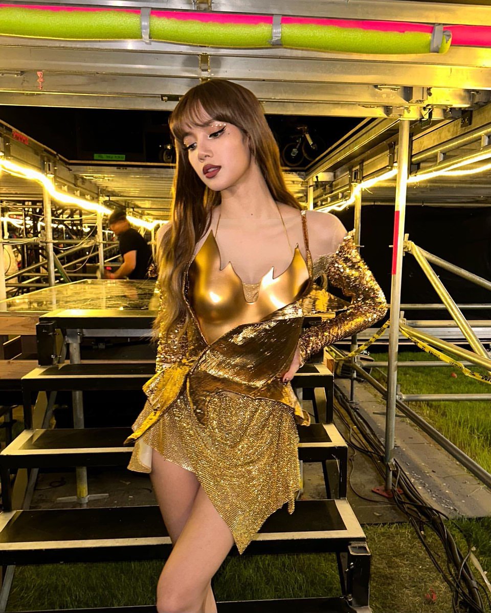 bpmufc2's tweet photo. สวยมากกกกกกก👑😍
📎 https://t.co/U0E6nxV1Iu…
#LisachellaIsHere
#LisaChellaReturns #LISA #LALISA #BLACKPINK
#BLACKPINKxCoachella https://t.co/IXW32WHdP5
