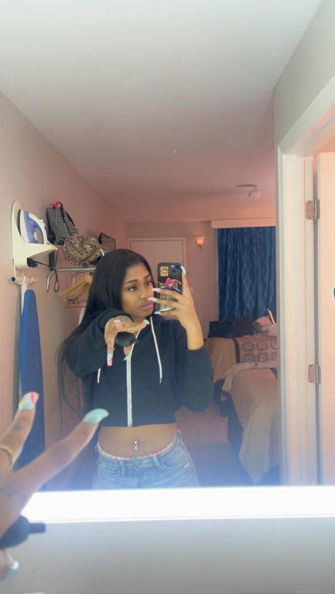 its_meirie's tweet photo. Ion usually be posting early but I look too damn good 🤧💗 https://t.co/EopnLe8R3R