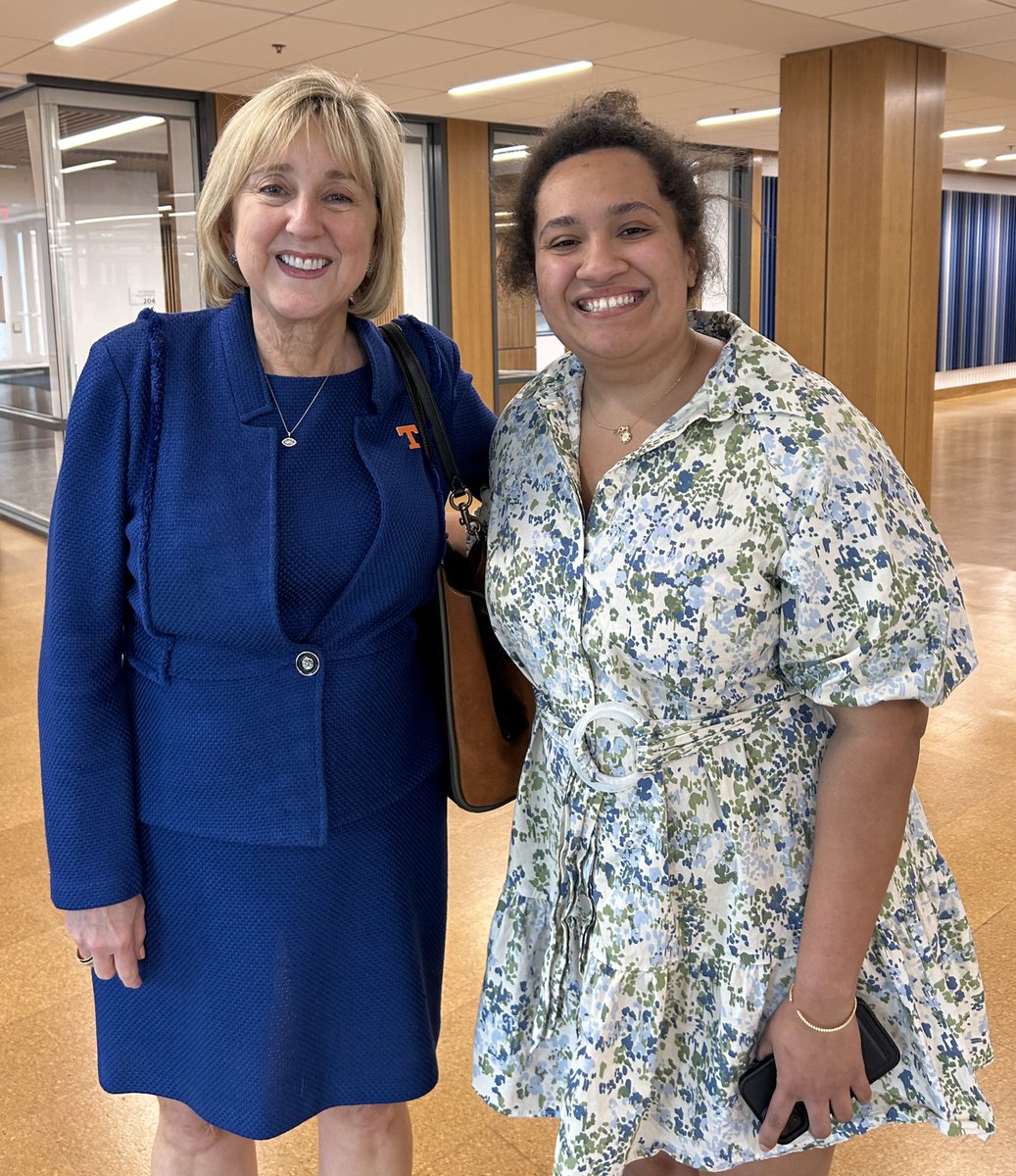 DondePlowman's tweet photo. Thanks to @universityofky President Eli Capilouto for the invitation to visit and spend time sharing insight with their new cohort of the Women’s Executive Leadership Development Program. Great to see some old friends and meet new ones. https://t.co/lMqqhyGCkB