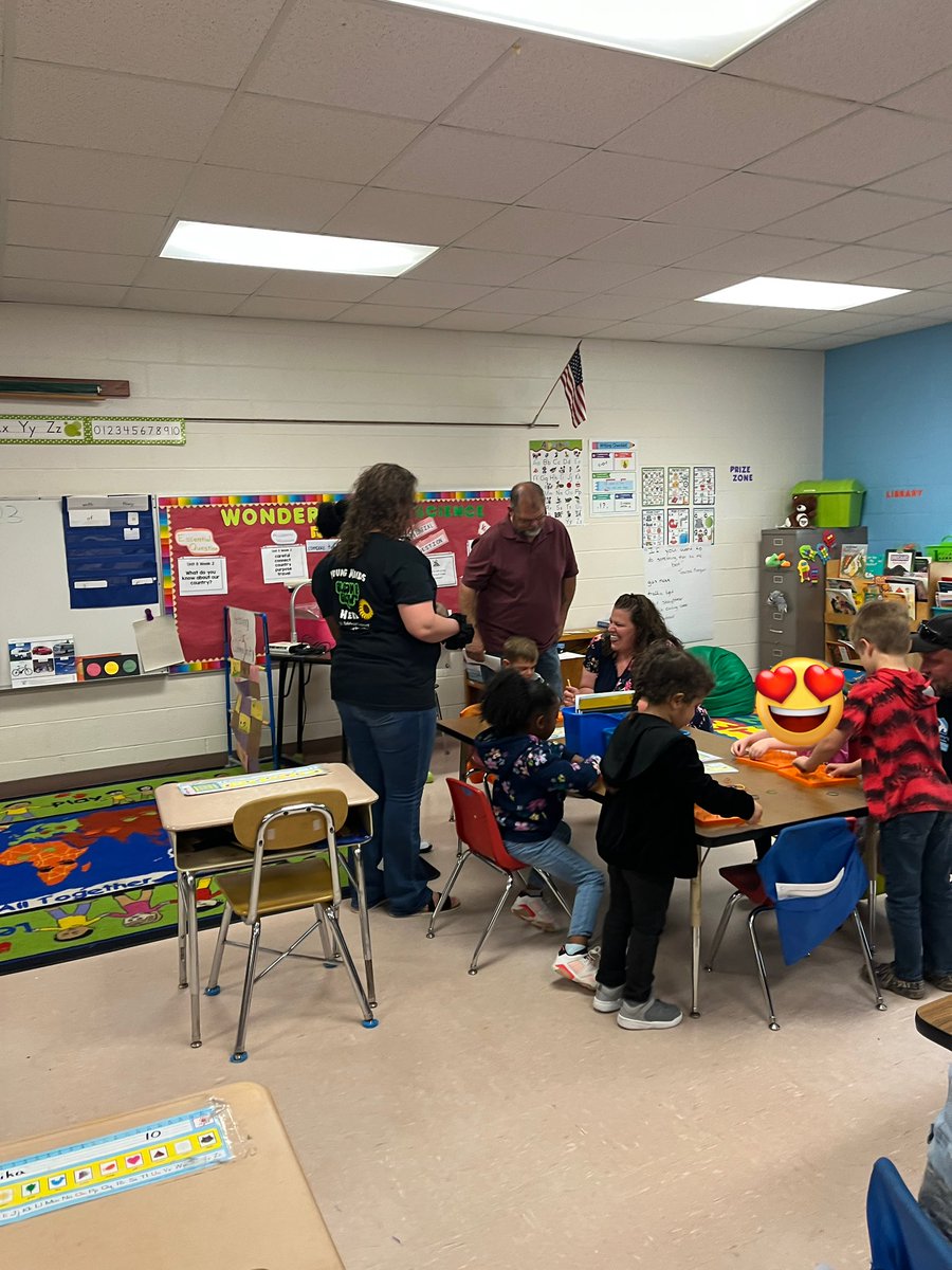 EdVBaldwin's tweet photo. Young Minds Bloom & Grow at Baldwin!! Thank you to all our families who joined us tonight for our Kindergarten Showcase! #kindergartenshowcase #ccsleads #bloomandgrow @CumberlandCoSch @MeshondaW @mellottahill1 @chcatalano @simc2004 https://t.co/JgHNI5Jzet