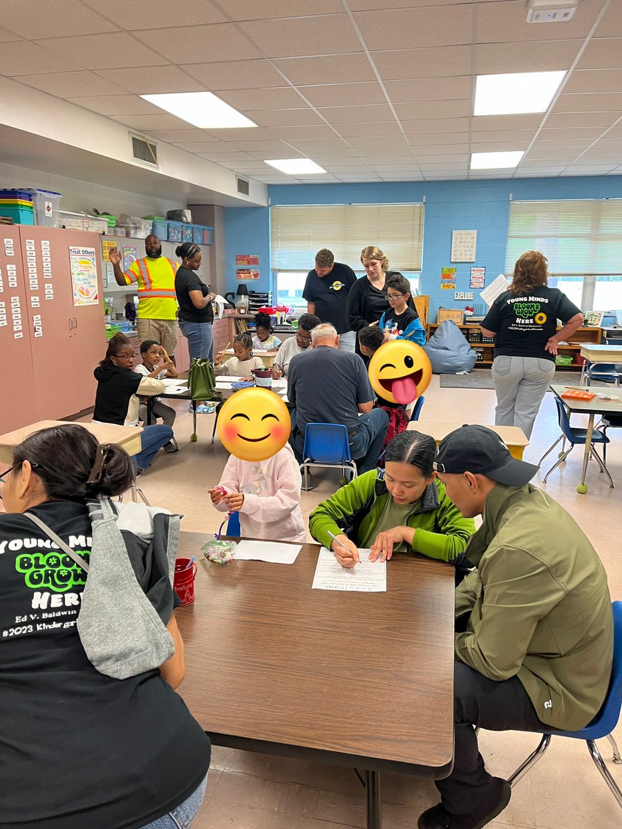 EdVBaldwin's tweet photo. Young Minds Bloom & Grow at Baldwin!! Thank you to all our families who joined us tonight for our Kindergarten Showcase! #kindergartenshowcase #ccsleads #bloomandgrow @CumberlandCoSch @MeshondaW @mellottahill1 @chcatalano @simc2004 https://t.co/JgHNI5Jzet