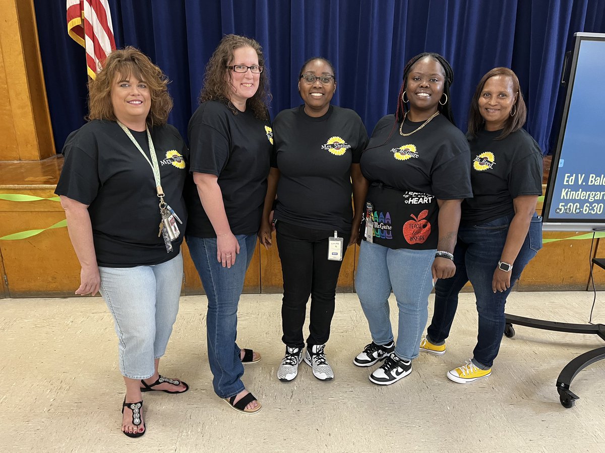 EdVBaldwin's tweet photo. Young Minds Bloom & Grow at Baldwin!! Thank you to all our families who joined us tonight for our Kindergarten Showcase! #kindergartenshowcase #ccsleads #bloomandgrow @CumberlandCoSch @MeshondaW @mellottahill1 @chcatalano @simc2004 https://t.co/JgHNI5Jzet