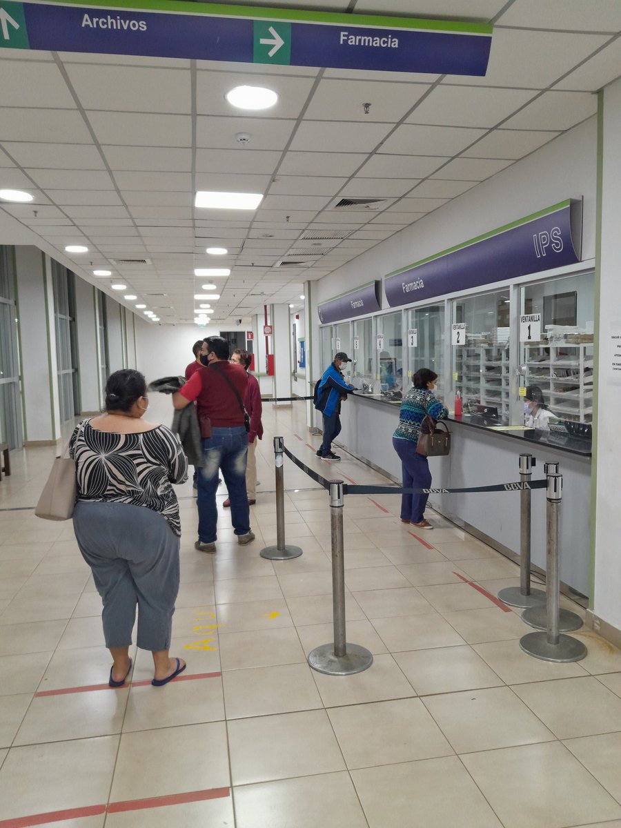 DiegoPala123's tweet photo. IPS y sus creativas formas de jugar con la paciencia de los asegurados.

En la farmacia del INGAVI, habilitaron una maquina para sacar turno, formar fila y ahí recién ser atendido. Todo esto para que al final te digan que no tienen los remedios que te recetaron. Una vergüenza! https://t.co/LtGtMxogAH