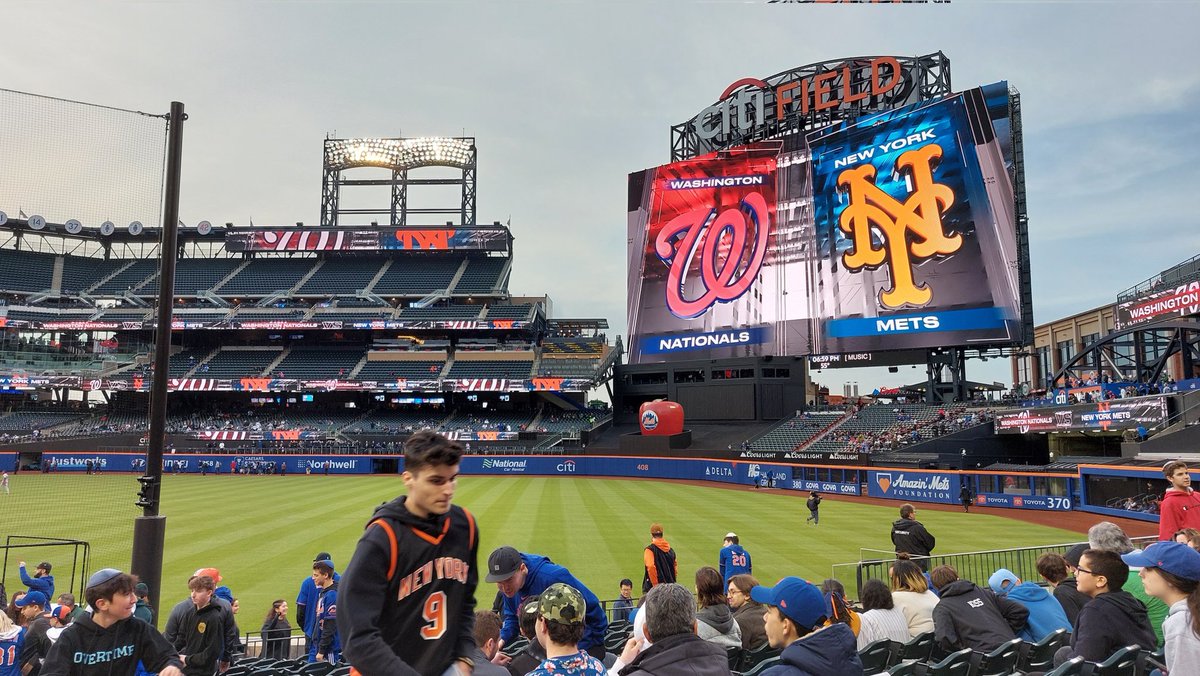 Minimets's tweet image. Live from Citifield! Game 3 of the series. I am hoping for a better result than the last few games