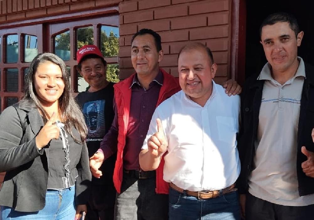 TitoVergaraPy's tweet photo. Gracias Nueva Alborada por el cálido recibimiento y a todo el equipo de la Radio 87.5 FM Central! https://t.co/G9RzVKNDz4