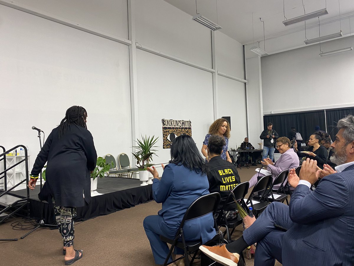 sherlyholmes's tweet photo. Mayor Karen Bass is here at the Center for Black Power in Leimert Park to hear @BLMLA and other grassroots groups present their People’s Budget.

Suffice it to say this is not a meeting you would see during the Garcetti era (unless it was over a bullhorn outside his house). https://t.co/gqIlq3MQ4l