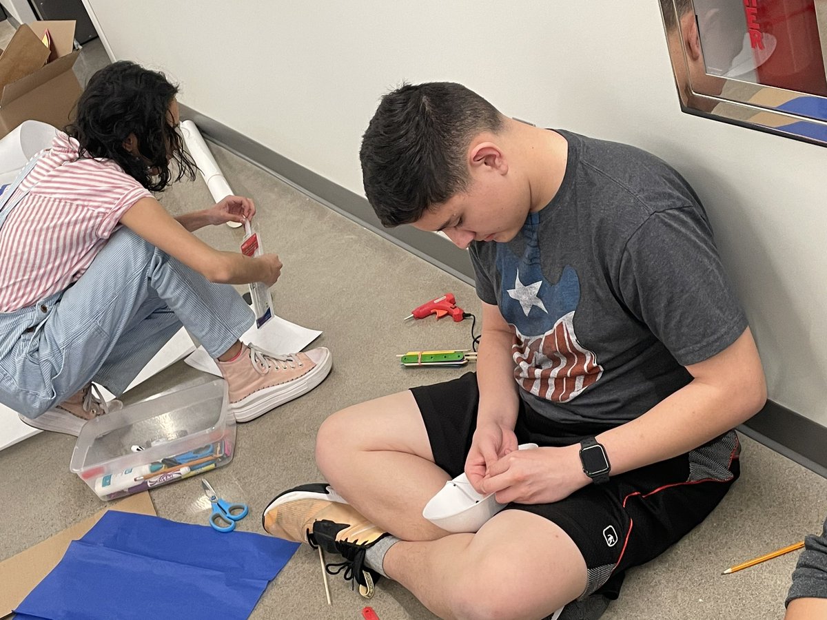 LibrarianAnGe's tweet photo. Falcons took 2nd place at the QBec @CreativeLCollab 
Students showcased many talents in a such fun environment. 
🥈 @NFranklin_AA https://t.co/KdXQ7G0mT1