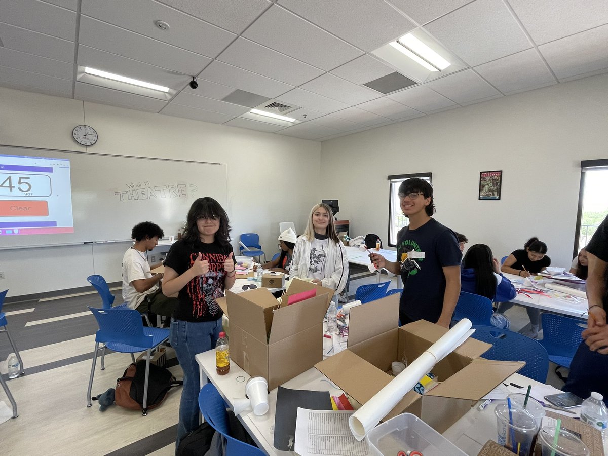 LibrarianAnGe's tweet photo. Falcons took 2nd place at the QBec @CreativeLCollab 
Students showcased many talents in a such fun environment. 
🥈 @NFranklin_AA https://t.co/KdXQ7G0mT1