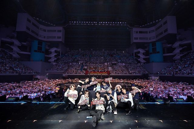 Starting with a birthday surprise for Jihoon hyung we held at the hotel when we arrived in Malaysia, until the day of the concert arrived are the moments that you will always remember together. Take a group photo to prove that those moments are real with Treasure Makers.