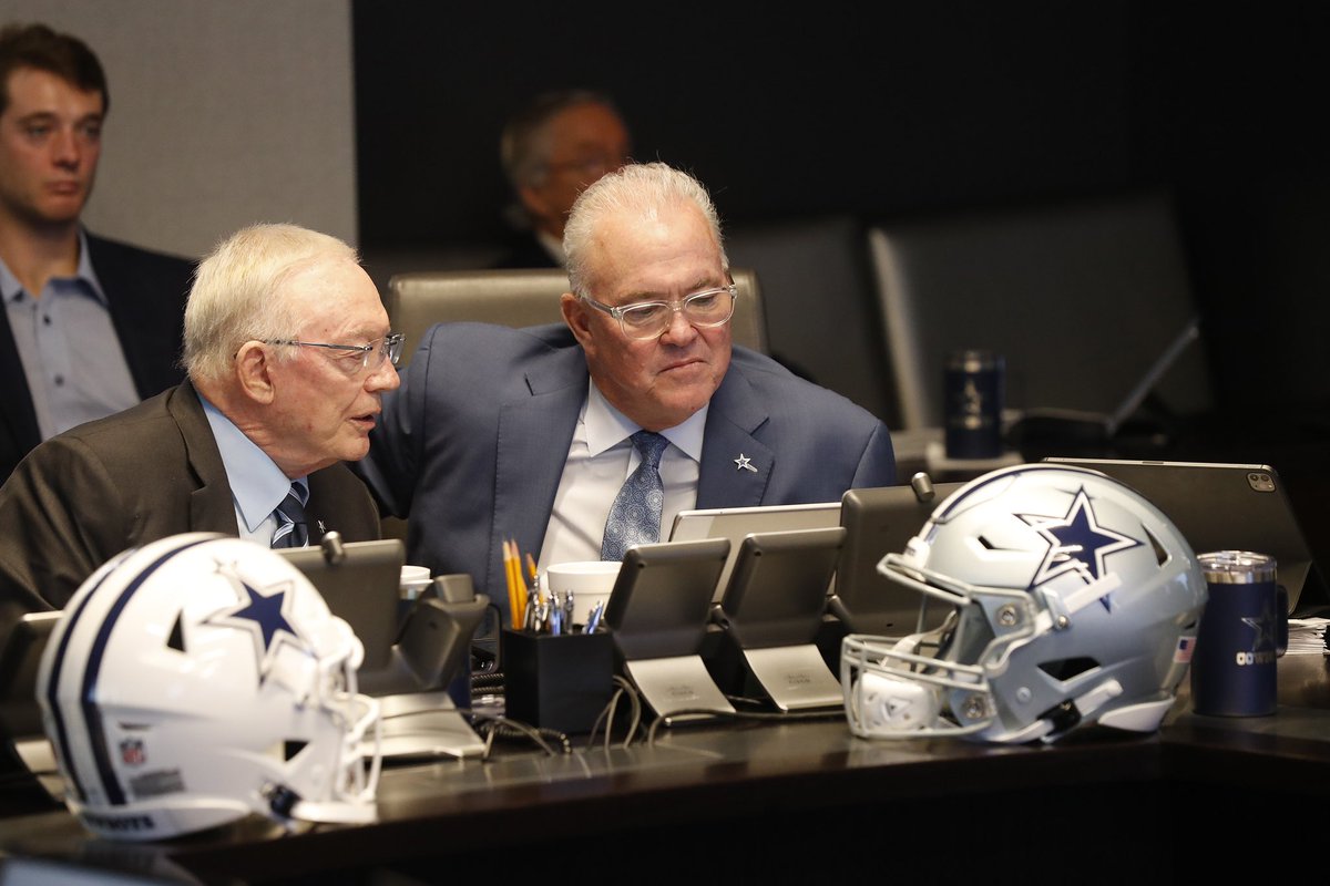 dallascowboys's tweet photo. Dialed in. 📞 

#CowboysDraft | #NFLDraft https://t.co/8ysSBw1Z9t