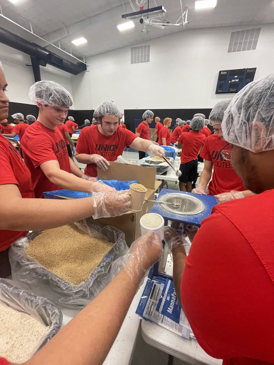 UnionFootball's tweet photo. The 2023 team packed over 26k meals today for Feed My Starving Children. Serving others is the Union way. #Unionfb #corevalue https://t.co/lBpspuKENv