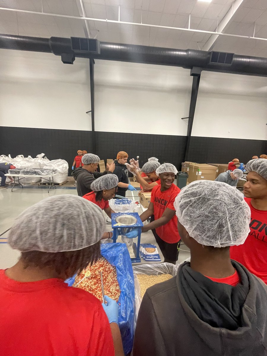 UnionFootball's tweet photo. The 2023 team packed over 26k meals today for Feed My Starving Children. Serving others is the Union way. #Unionfb #corevalue https://t.co/lBpspuKENv