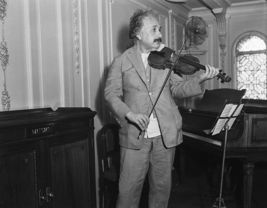 AlbertEinstein's tweet photo. "I am happy because I want nothing from anyone. I do not care for money. Titles or distinctions mean nothing. I do not crave praise. The only thing that gives me pleasure, apart from my work, my violin and my sailboat, is the appreciation of my fellow worker." -Albert Einstein https://t.co/fmaKjcL2bL