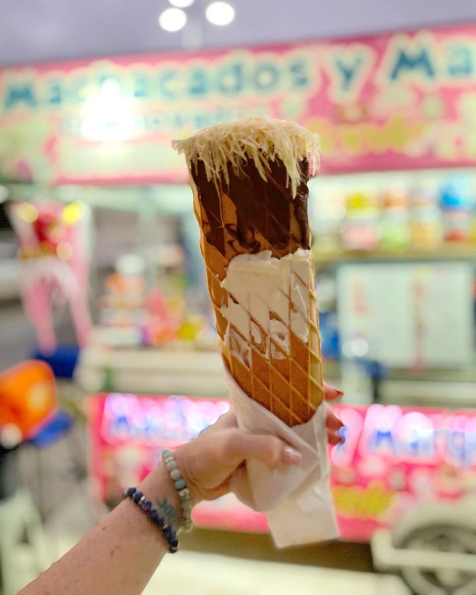 TheMexCaribbean's tweet photo. Afternoons at 𝗕𝗼𝘂𝗹𝗲𝘃𝗮𝗿𝗱 𝗕𝗮𝗵𝗶́𝗮 in @VisitChetumal are great for trying different tasty snacks like 𝗺𝗮𝗿𝗾𝘂𝗲𝘀𝗶𝘁𝗮𝘀! 😋

What fillings do you want in yours? 🍓🍌 

🌐: https://t.co/DRwCuEkpo9
📸: prueboyapruebo via IG 

#MexicanCaribbean #Chetumal https://t.co/viI1PUhxp0