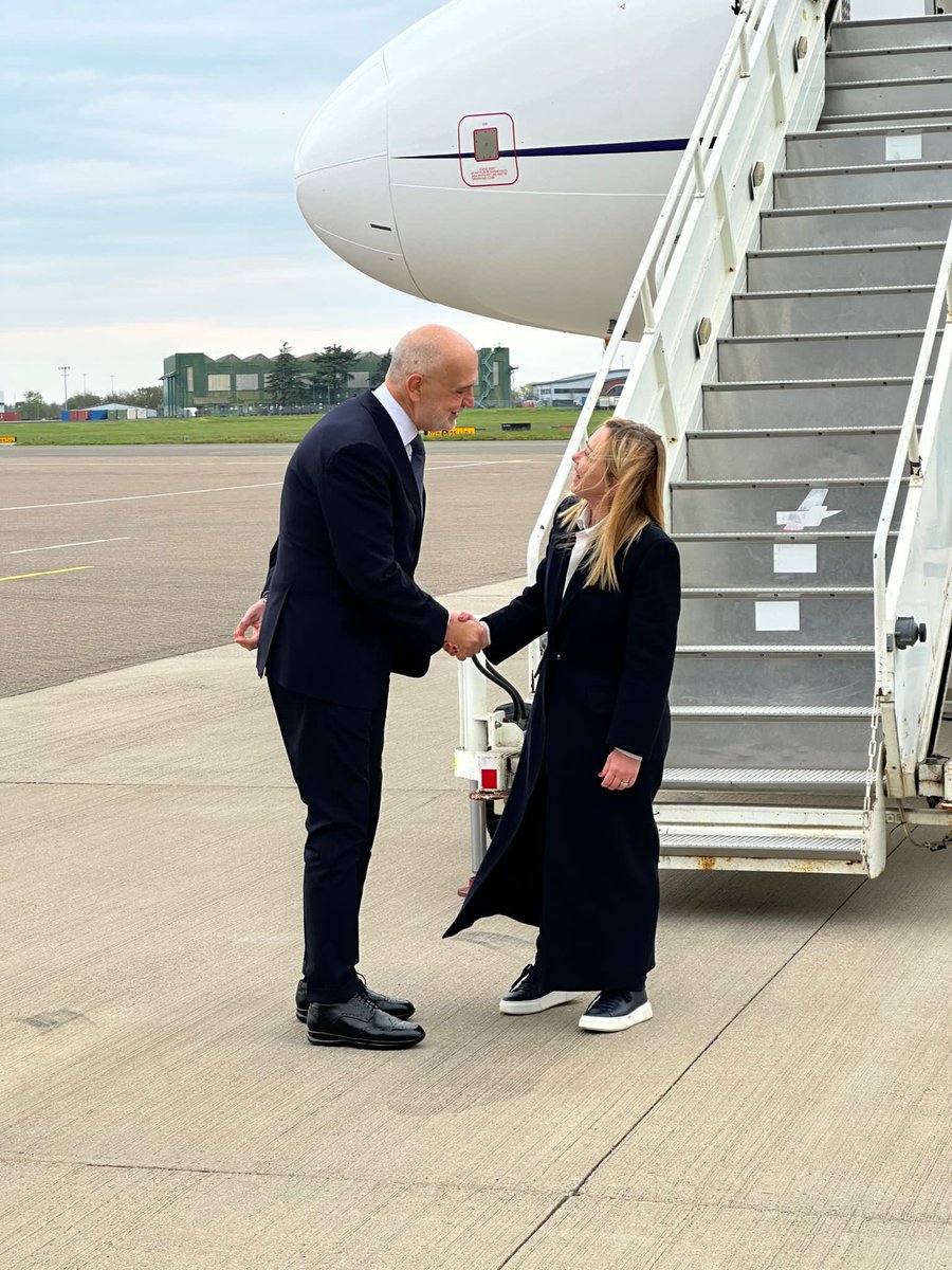 An honor to welcome the Prime Minister <a href="/GiorgiaMeloni/">Giorgia Meloni</a> in London 🇮🇹 🇬🇧